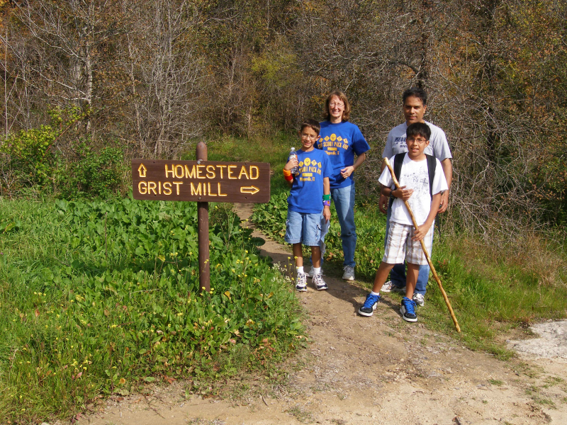 2010-Pack409-Blue-n-Gold - 117.jpg